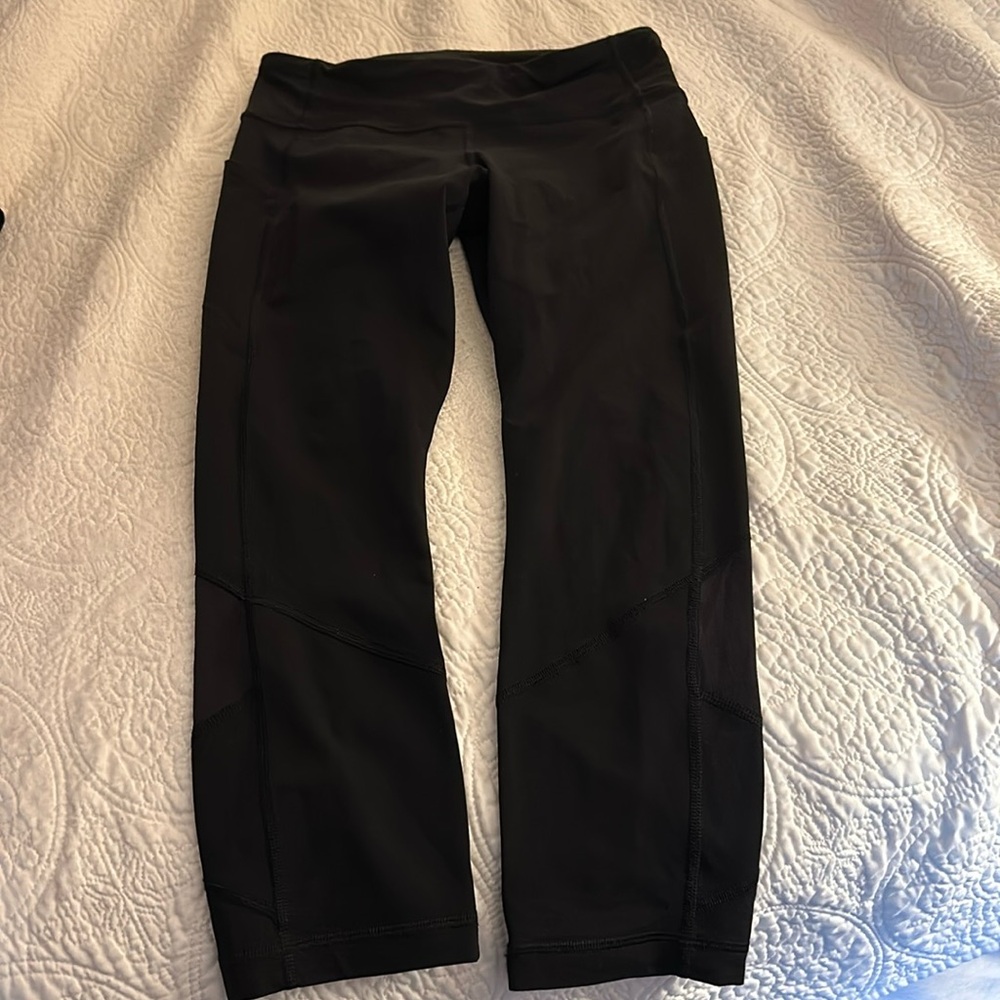 Lululemon Size 6 Pace Rival medium rise Crop black, 22” inseam